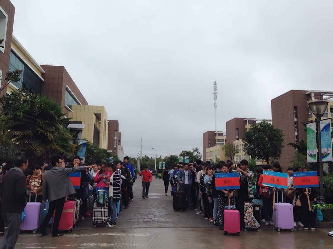 淮海技师学院长途汽车进校园